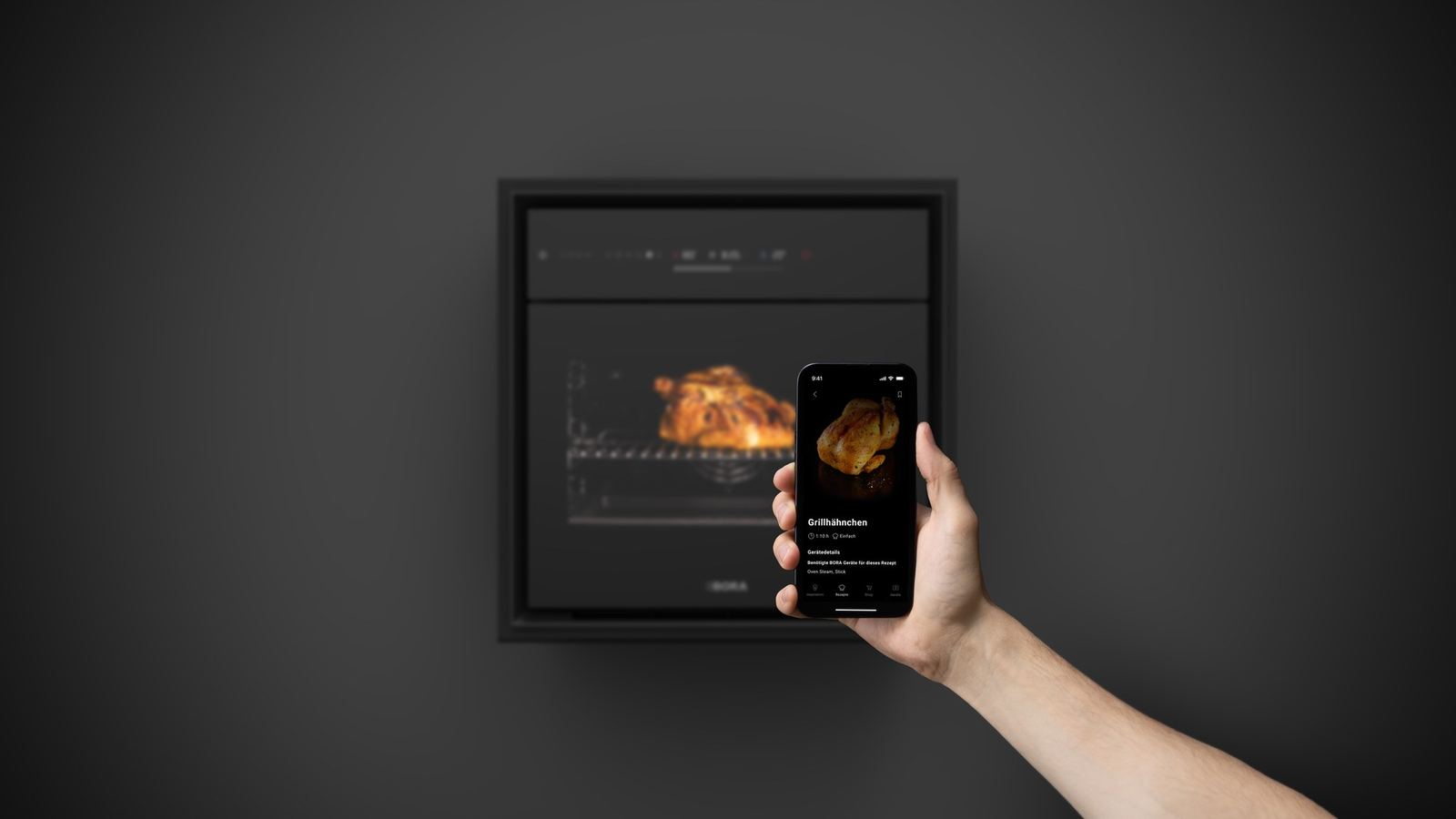 BORA Oven Steam mit Grillhähnchen, davor ein Smartphone mit der BORA One App